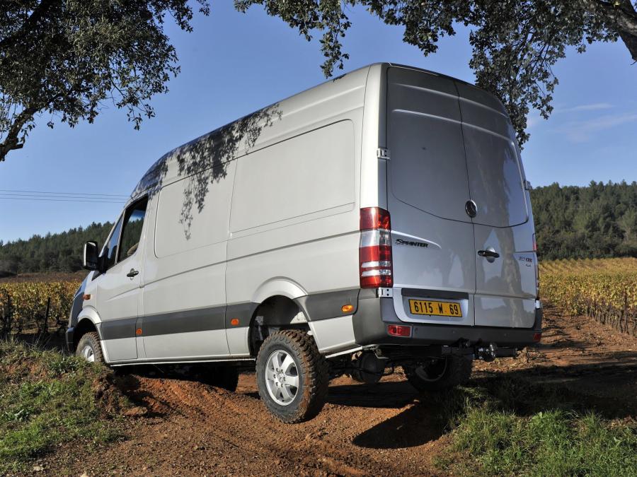  Mercedes-Benz Sprinter Van 4x4 2009 года  (фото 6 из 12)